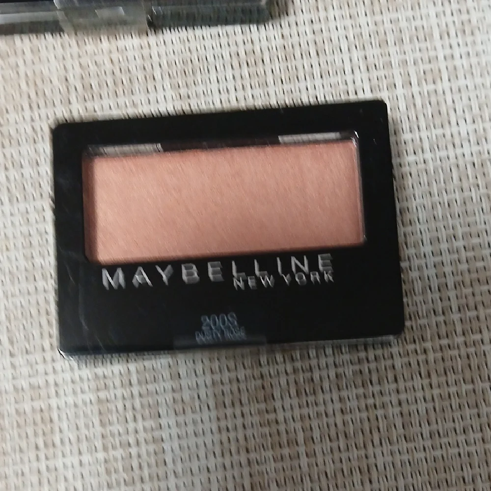 Maybelline Black and Tan Blush for a Natural Glow